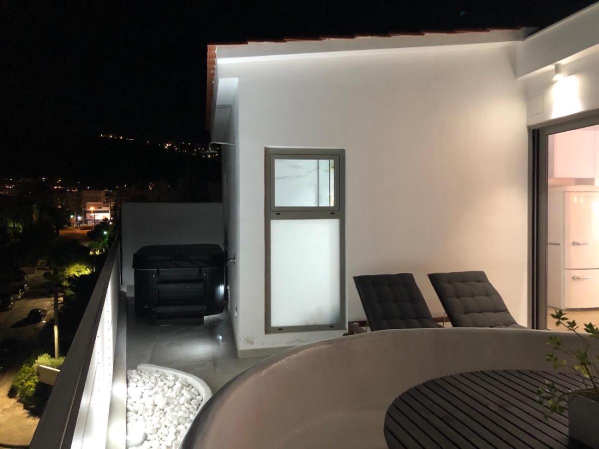 Amazing Suite At Glyfada With Sea View & Jacuzzi Atina Dış mekan fotoğraf